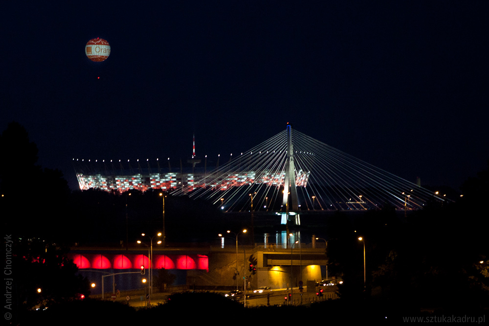 Most Świętokrzyski i Stadion Narodowy. Widok z tarasu widokowego przy Pl. Zamkowym w Warszawie
